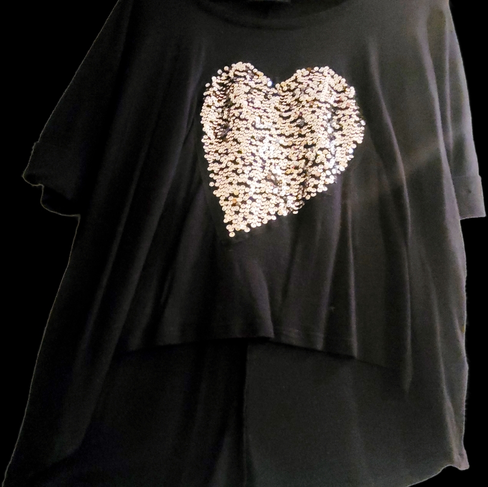 Macys INC Silver Sequined Heart Black Shirt Size Medium, International Concepts